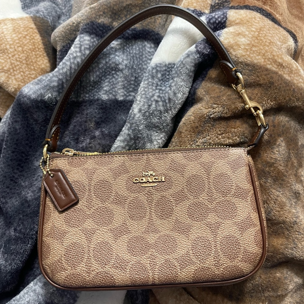 ✨Coach✨ Nolita 19 in Signature Canvas